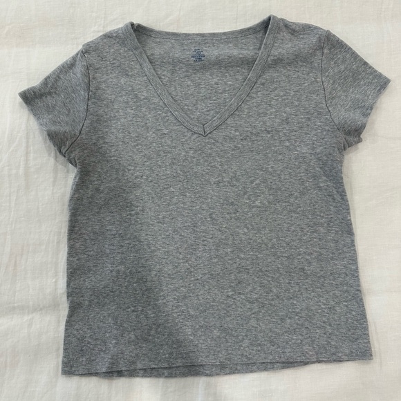 Brandy Melville baby tee - Picture 2 of 5